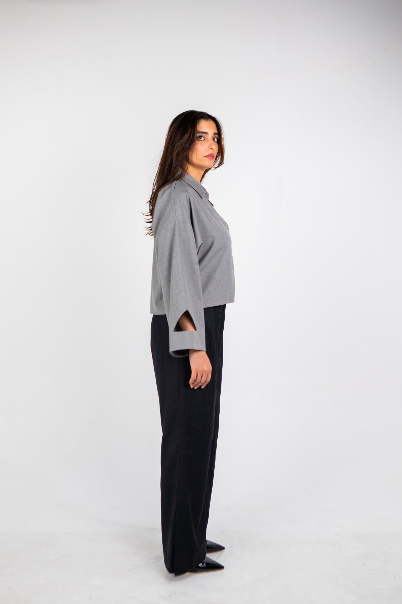 The Echo Cropped Shirt in Gray